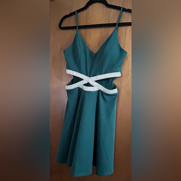 Gorgeous Green Dress - Picture 2 of 4